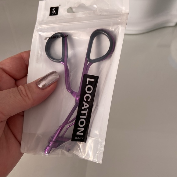 2for $20: eyelash curler - Picture 3 of 9